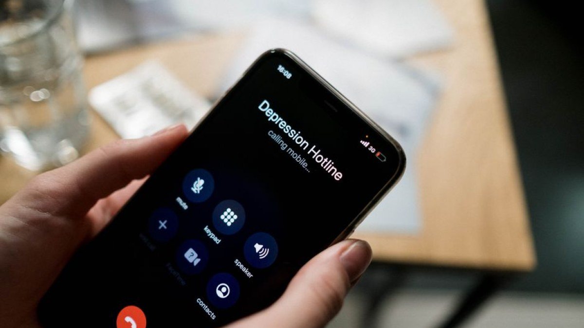 How to Stop AI Phone Scammers Before They Trick You